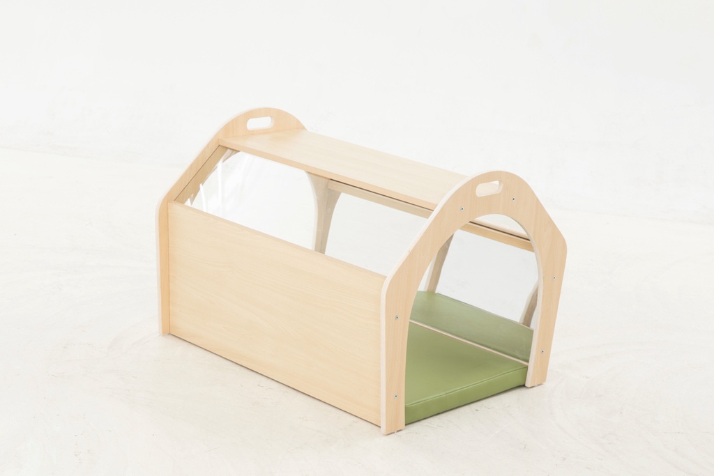 Kleiner Kriechtunnel mit Spiegel und Matte