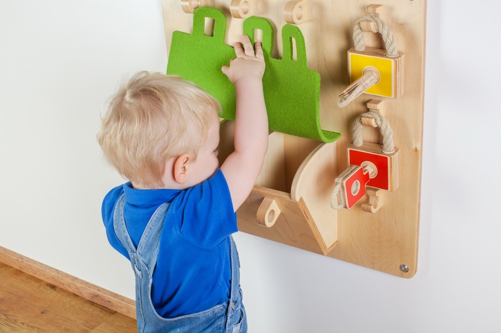 Wandspiel Schatzkiste mit Schlössern 