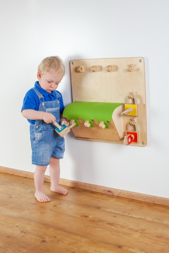 Wandspiel Schatzkiste mit Schlössern 