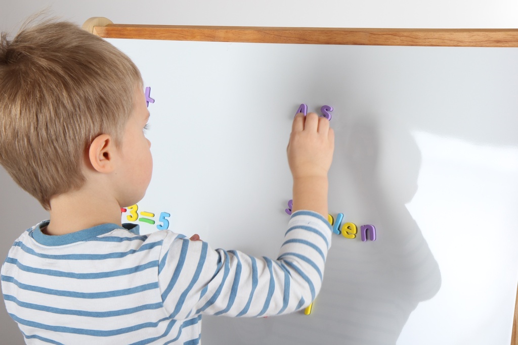 Regalkombination mit Tafeln