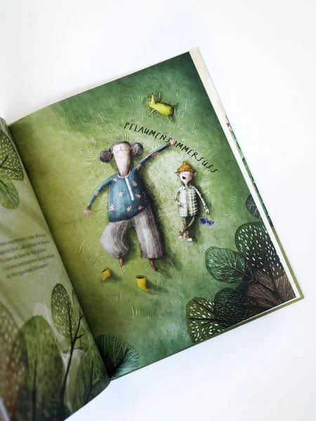 der-wortschatz-bilderbuch-bestseller-ueber-den-spielerischen-umgang-mit-sprache-gebundene-ausgabe-rebecca-gugger.jpeg-3.webp